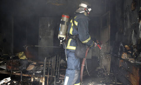 Νεκρό άτομο σε φωτιά στην Αρτέμιδα - Βρέθηκε μέσα σε φλεγόμενη μονοκατοικία (pics&vid)