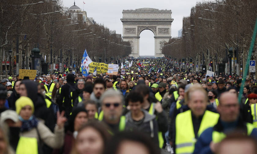 Γαλλία: Τα «κίτρινα γιλέκα» για 16ο Σάββατο στους δρόμους - Επεισόδια και συγκρούσεις (pics)