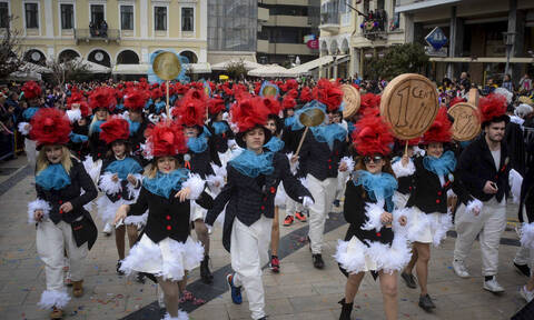 «Πατρινό καρναβάλι για πάντα»: Δείτε εδώ τη φαντασμαγορική νυχτερινή παρέλαση (pics+vid)