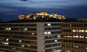 Guardian: Δεν είναι όλα προς πώληση - Οι Έλληνες κινητοποιούνται για τη θέα στην Ακρόπολη