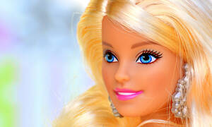 Εικόνες - ΣΟΚ: Ήθελε να μοιάσει στη Barbie - Το αποτέλεσμα προκαλεί ανατριχίλα (pics)