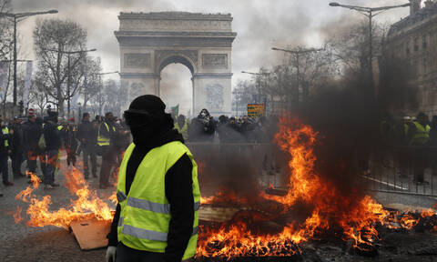 Παρίσι: «Φωτιά» παίρνουν ξανά οι διαδηλώσεις των Κίτρινων Γιλέκων (Pics+Vids)