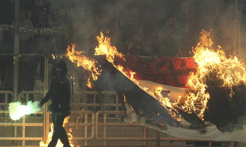 Παναθηναϊκός - Ολυμπιακός LIVE: Νέα διακοπή στο ΟΑΚΑ- Επεισόδια και δακρυγόνα στις εξέδρες 