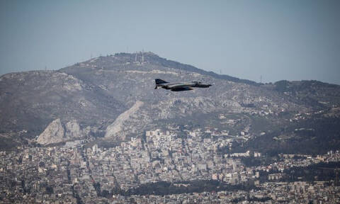 Μαχητικά πέταξαν πάνω από την Αθήνα - Δείτε γιατί (pics)