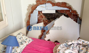 Τρόμος στη Νάξο: Βράχος αποκολλήθηκε και βρέθηκε σε κρεβατοκάμαρα (pics)