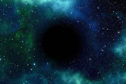 Τεράστια «μαύρη τρύπα» εμφανίστηκε στον ουρανό πριν από την Υπερπανσέληνο (pics+vid) 