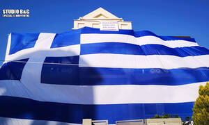 Κάτοικος στην Αργολίδα μετέτρεψε το σπίτι του σε ελληνική σημαία (pics)