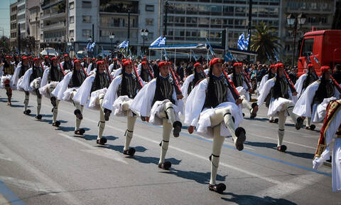 25η Μαρτίου: Μεγαλειώδης η στρατιωτική παρέλαση στο κέντρο της Αθήνας (pics+vids)