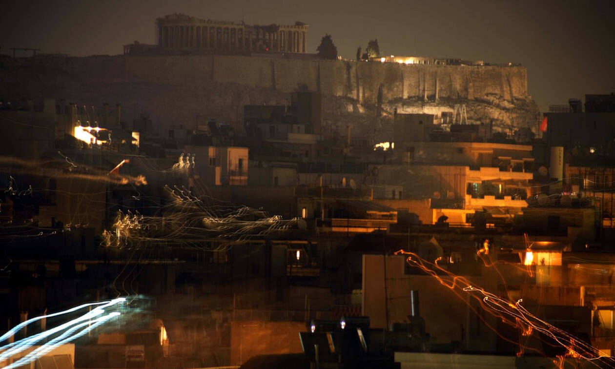 Ώρα της γης: Η Ελλάδα βυθίζεται στο σκοτάδι για μία ώρα - Δείτε το λόγο