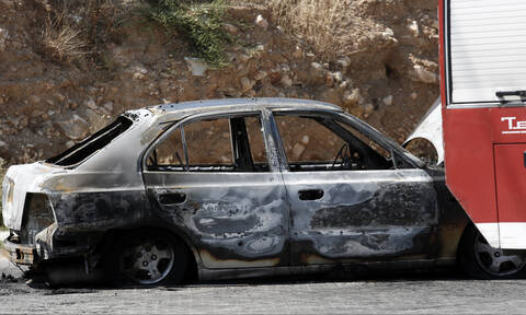 Θρίλερ στην Άμφισσα: Απανθρακωμένο πτώμα εντοπίστηκε σε καμένο αυτοκίνητο