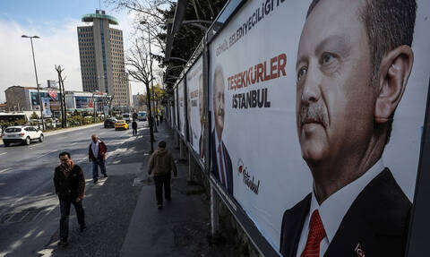 Δεν δέχεται την ήττα ο Ερντογάν: Μετράνε ξανά ψήφους σε Κωνσταντινούπολη και Άγκυρα 