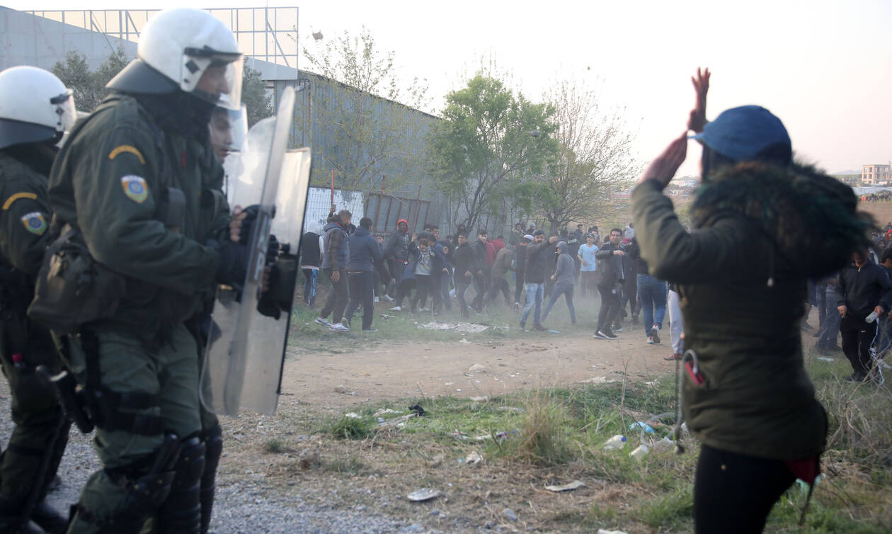 Î•Ï€ÎµÎ¹ÏƒÏŒÎ´Î¹Î± ÏƒÏ„Î± Î”Î¹Î±Î²Î±Ï„Î¬ - Î ÏÏŒÏƒÏ†Ï…Î³ÎµÏ‚ ÎµÏ€Î¹Ï‡ÎµÎ¹ÏÎ¿ÏÎ½ Î½Î± Ï†Ï„Î¬ÏƒÎ¿Ï…Î½ ÏƒÏ„Î± ÏƒÏÎ½Î¿ÏÎ±