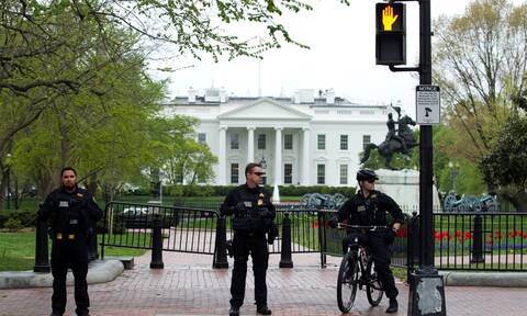 Συναγερμός στην Ουάσινγκτον: Άνδρας αυτοπυρπολήθηκε μπροστά από τον Λευκό Οίκο
