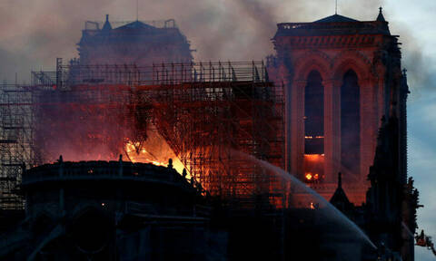 Παναγία των Παρισίων: «Είδα το Χριστό στις φλόγες» - Δείτε τη φωτογραφία