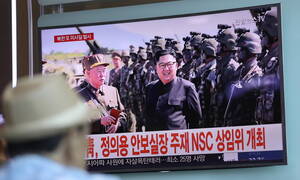 Βορεια Κορέα: Δοκιμή νέου κατευθυνόμενου όπλου επέβλεψε ο Κιμ Γιονγκ Ουν