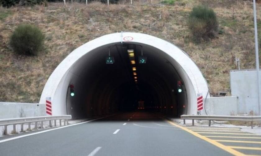 Χαμός στην Εγνατία: «Πάγωσαν» οι οδηγοί με αυτό που είδαν στο τούνελ (pics)