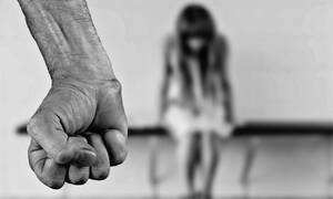Φρίκη στην Ηλεία: 16χρονη βιαζόταν επί 3 χρόνια από τον θείο και τον αδερφό της