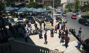 Οργή στην Κρήτη: Προσπάθησαν να λιντσάρουν τον δολοφόνο του Κώστα Κατσουλάκη (pics+vids)