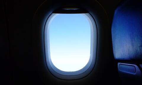 Πανικός στον αέρα: Δείτε τι έκανε επιβάτης - Έξαλλο το πλήρωμα (pics)
