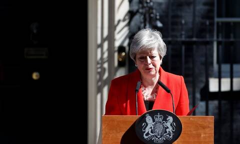 Ραγδαίες εξελίξεις στη Βρετανία: Το Brexit «λύγισε» τη Μέι - Ανακοίνωσε την παραίτησή της (vid)