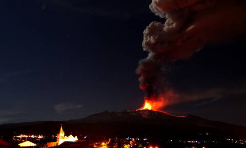 Αίτνα: Το ψηλότερο ενεργό ηφαίστειο της Ευρώπης «ξύπνησε», τρομάζει και προκαλεί συναγερμό