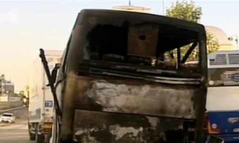 Έκαψαν τουριστικό λεωφορείο αλβανικής εταιρείας στο κέντρο της Αθήνας (vid)