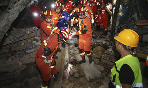 Φονικός σεισμός 6 Ρίχτερ συγκλόνισε την Κίνα (pics&vid)