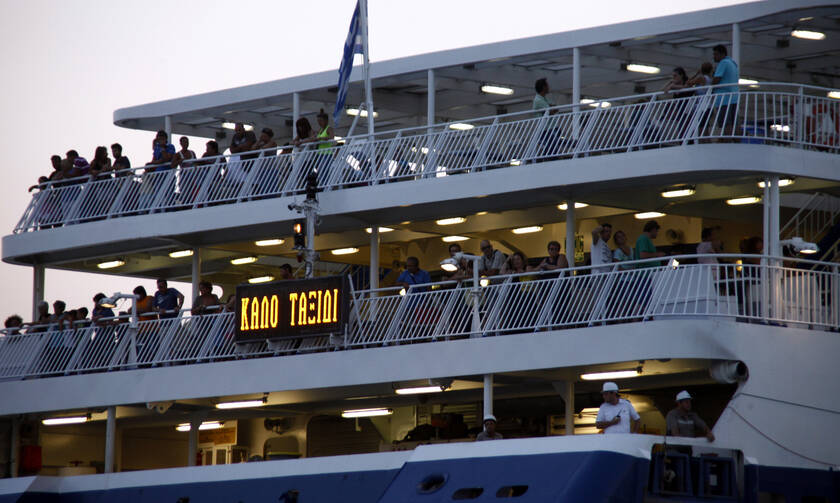 Λιμάνι Πειραιά: Άνοιξαν τη βαλίτσα του 19χρονου κι έμειναν άφωνοι (pic)