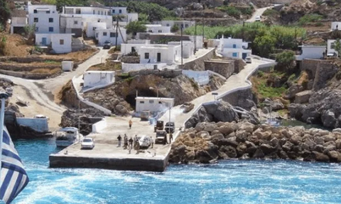 Το ελληνικό νησί που έδιναν 500 ευρώ το μήνα για να μείνεις εκεί (pics)