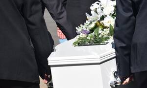 ΣΟΚ σε κηδεία: Ετοιμάζονταν να τον θάψουν όταν ξαφνικά είδαν..