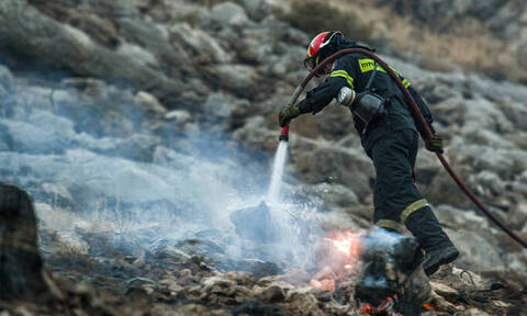 Φωτιά στην περιοχή Λενταριανά στα Χανιά – Κάηκαν δύο αυτοκίνητα
