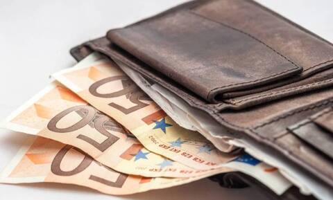Στρατιωτικός βρήκε και παρέδωσε στην Αστυνομία πορτοφόλι με 1800 ευρώ 
