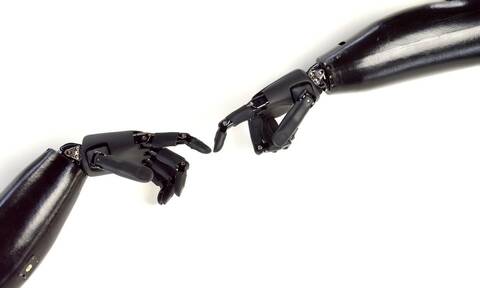 Χέρι-ρομπότ ξαναδίνει στο χρήστη του την αίσθηση της αφής