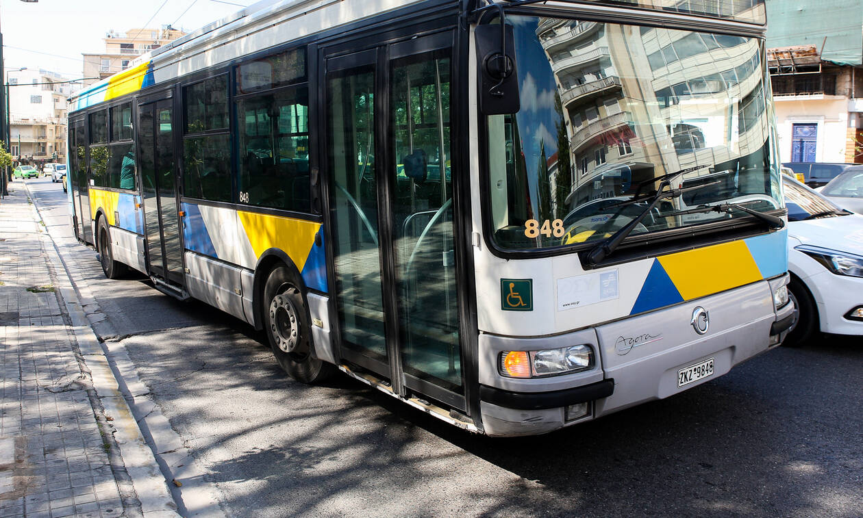 Αττική: Σοκ σε λεωφορείο - Επιδειξίας αυνανίστηκε μπροστά σε κοπέλες