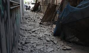 Σεισμός Αθήνα: Γκρεμίζεται κτήριο στο κέντρο - Δείτε τις εικόνες (pics)