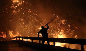 Φωτιά ΤΩΡΑ στην Κορινθία: Σε πλήρη εξέλιξη η πυρκαγιά στο Ελληνικό Ξυλοκάστρου (ΧΑΡΤΗΣ)