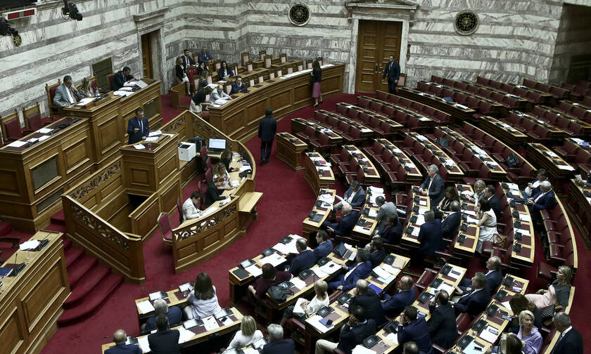 Βουλή: Εν μέσω έντασης και με τις ψήφους της ΝΔ πέρασε το νομοσχέδιο του Υπουργείο Εσωτερικών 