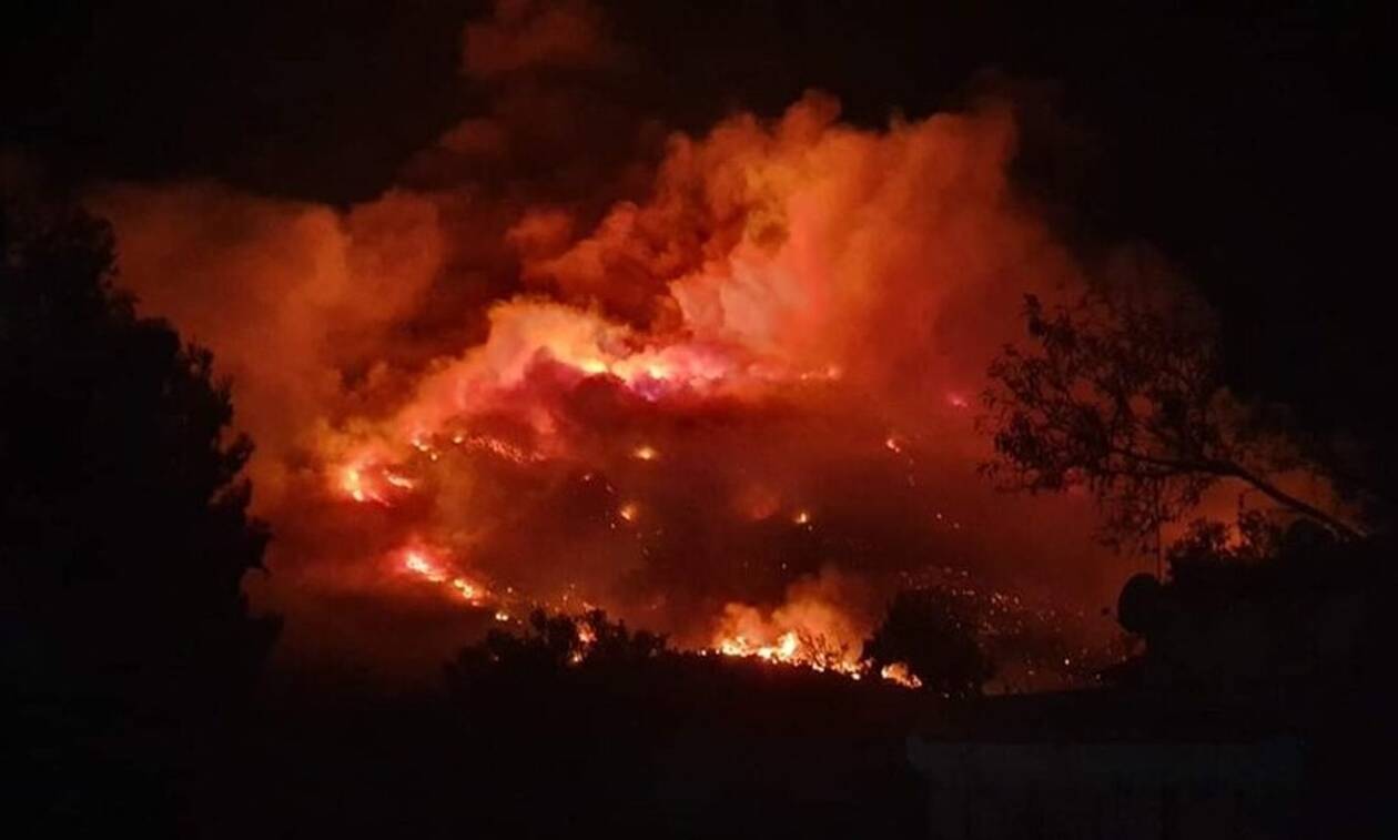 Φωτιά Υμηττός: Μάχη με το χρόνο δίνουν οι πυροσβέστες - Δύο καμμένα σπίτια σύμφωνα με τον Φιλίππου