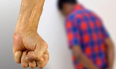Βιασμός παρουσιαστή στις Σπέτσες: Η οργισμένη ανακοίνωση του Δήμου Σπετσών