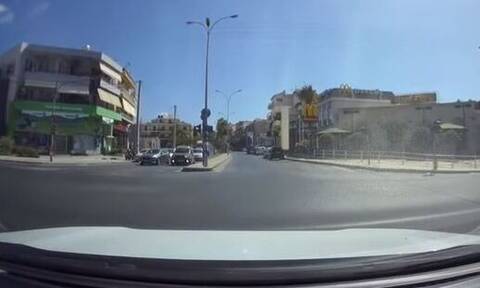 Απίστευτο θράσος: Οδηγός στην Κρήτη περνάει με κόκκινο και ζητάει και τα ρέστα - «Θα σε… σφαλιαρώσω»