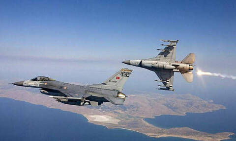 Νέο μπαράζ τουρκικών παραβιάσεων στο Αιγαίο με τρεις εικονικές αερομαχίες