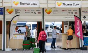Thomas Cook: Γιατί βάρεσε «κανόνι» ο ταξιδιωτικός κολοσσός; - Όλο το χρονικό της κατάρρευσης 