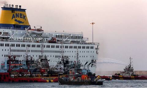 Μεγάλη φωτιά σε πλοίο στην Ηγουμενίτσα - Τρόμος για τους εκαντοντάδες επιβάτες