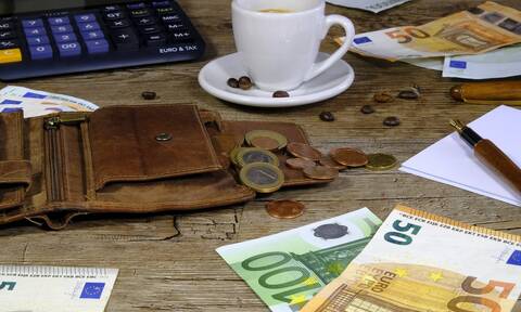 Συντάξεις: Ποιοι θα πάρουν αναδρομικά έως και 500 ευρώ το μήνα – Πότε θα δοθούν τα χρήματα
