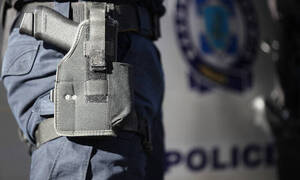 Έκλεψαν σφαίρες και χειροπέδες από αυτοκίνητο αστυνομικού στο κέντρο της Αθήνας