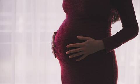 Επίδομα γέννας: 2.000 ευρώ για το 90% των οικογενειών από τον Ιανουάριο
