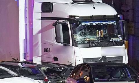 Ανατροπή στην επίθεση με φορτηγό στη Γερμανία: Τρομοκρατικό το χτύπημα λένε οι Αρχές (pics&vid)
