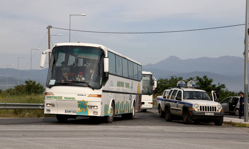 Λαμία: Οδηγός λεωφορείου σπέρνει τον τρόμο (vid)
