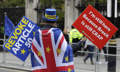 Brexit - «Καμπανάκι» ΕΕ σε Λονδίνο: Μένει πολλή δουλειά να γίνει  