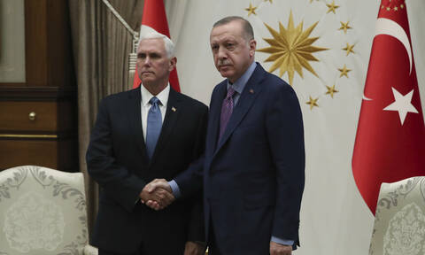 Ο φοβισμένος Ερντογάν τελικά συνάντησε τον Αντιπρόεδρο των ΗΠΑ, Μάικ Πενς